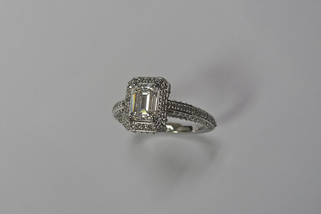 delicate-ring-princess-diamond