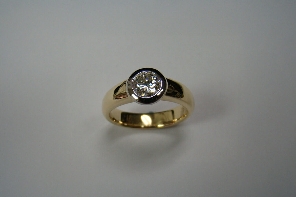 gold-round-diamond