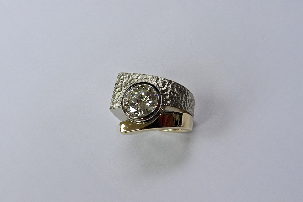 Bezel Set Round Diamond in Hammered White Gold with Yellow Gold Band