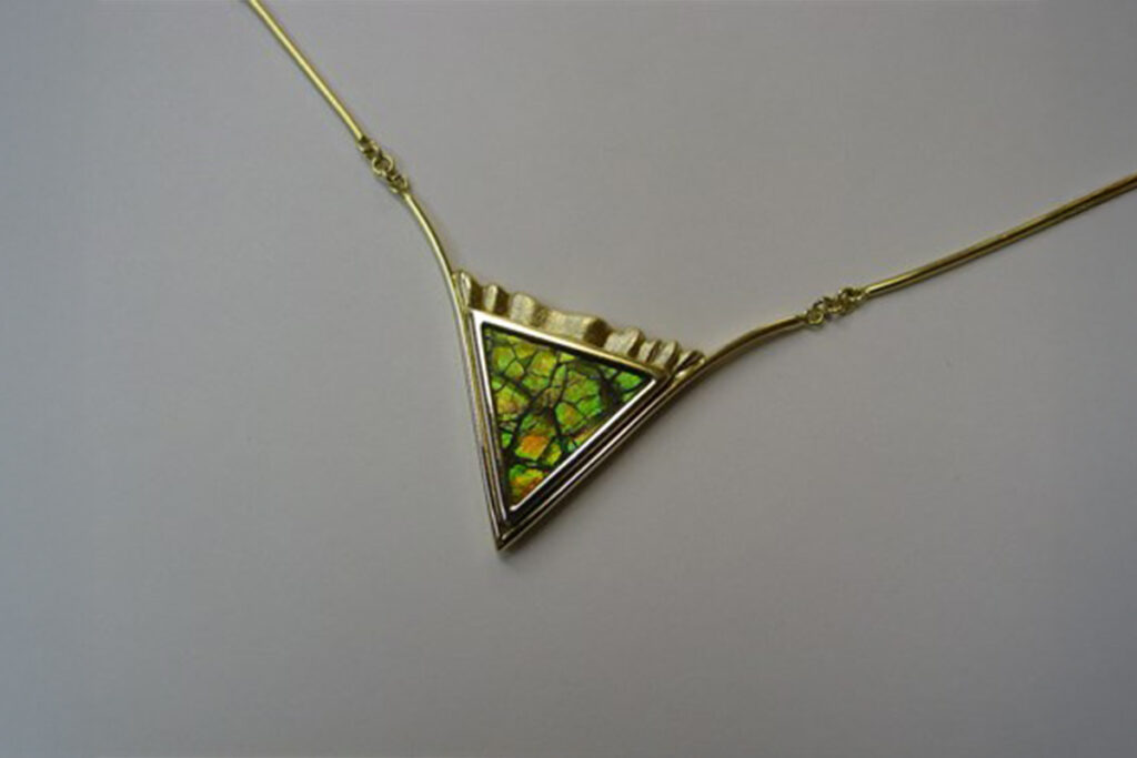 Ammolite and Yellow Gold Pendant